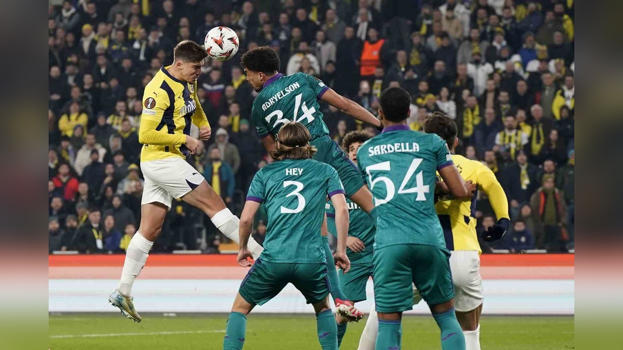 Fenerbahçe, Anderlecht Karşısında İlk Yarıda Üstünlük Sağladı