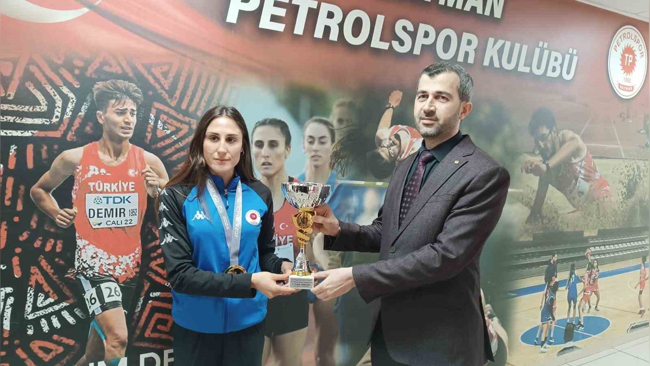 Batmanlı Atlet Ruken, İtalya'da Şampiyonluk Elde Etti