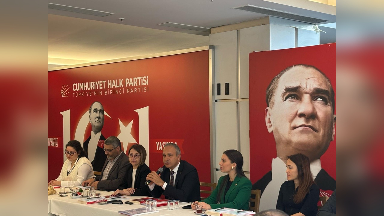 Özçağdaş: CHP, Türkiye'nin Tek Demokratik Değişim Partisi