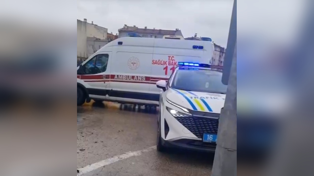 Bursa'da Minibüs ve Otobüs Çarpışması: 9 Kişi Yaralandı