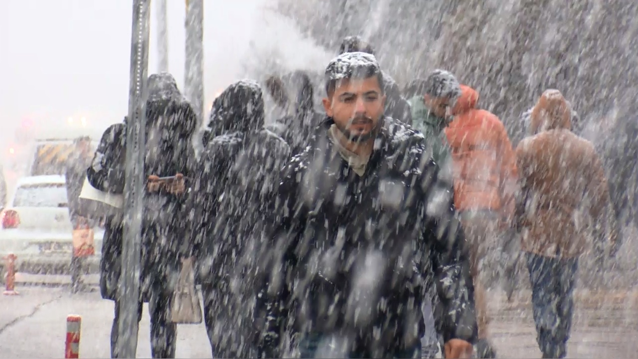 Ankara'da Kar Yağışı Başladı
