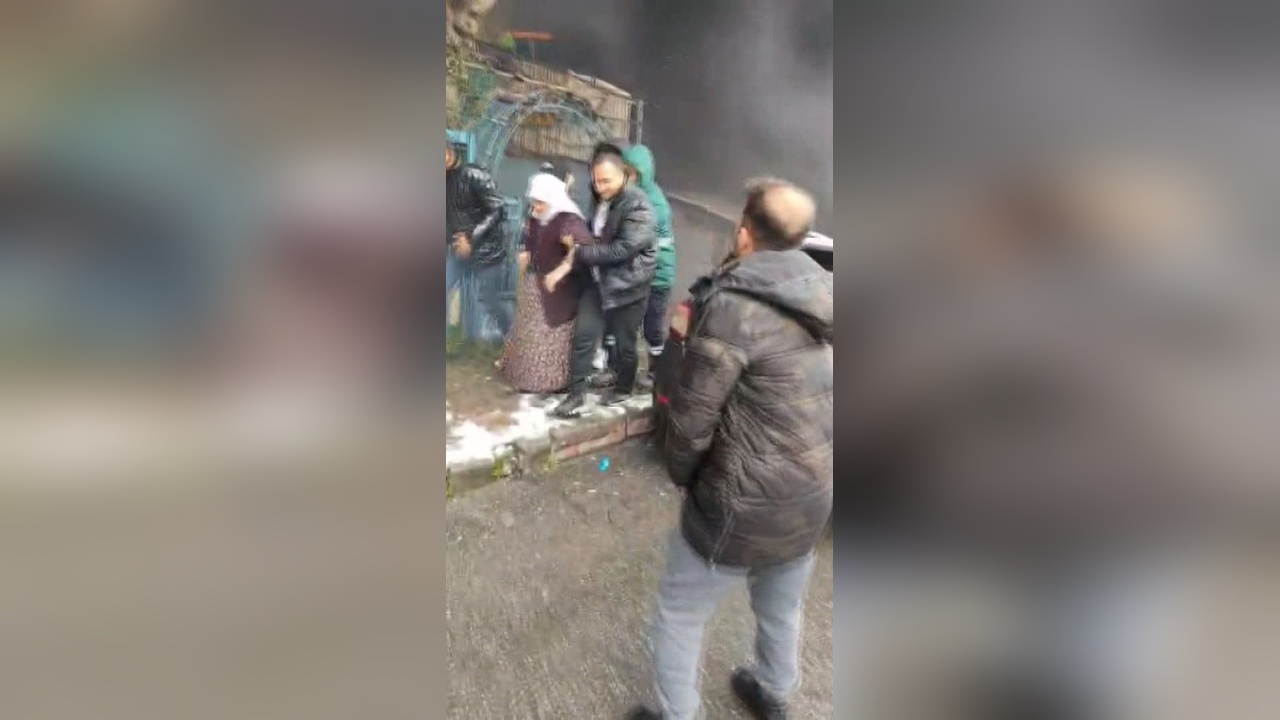 Başakşehir'deki Lastikçi Yangını Kontrol Altına Alındı