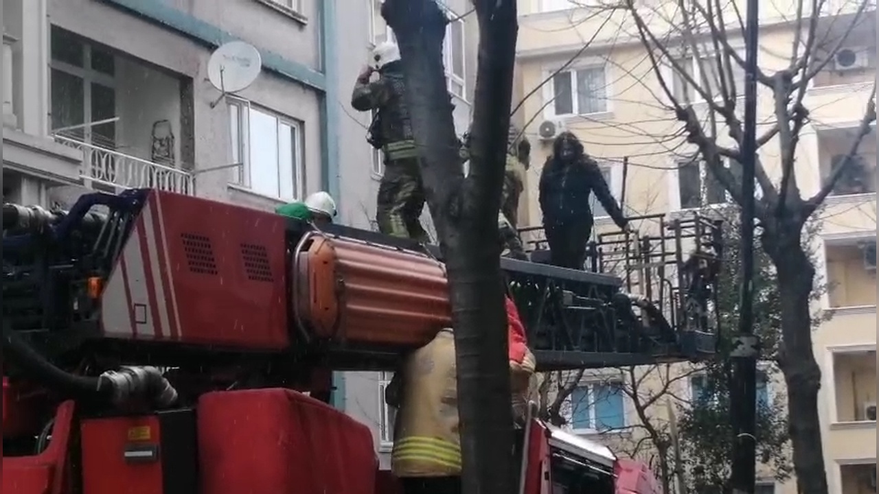 Şişli'de 5 Katlı Binada Yangın Çıktı