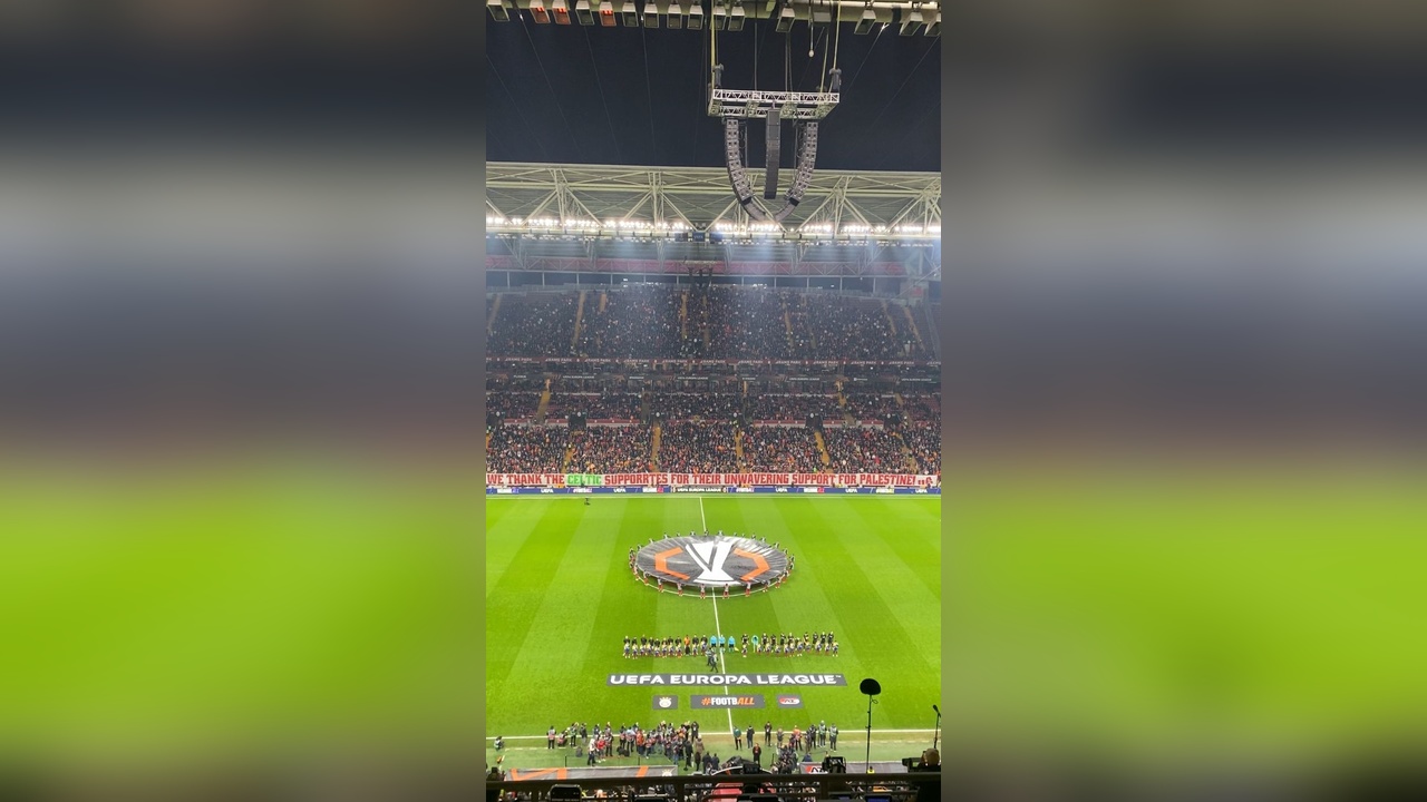 Galatasaray Taraftarları'ndan Celtic'e Teşekkür Pankartı