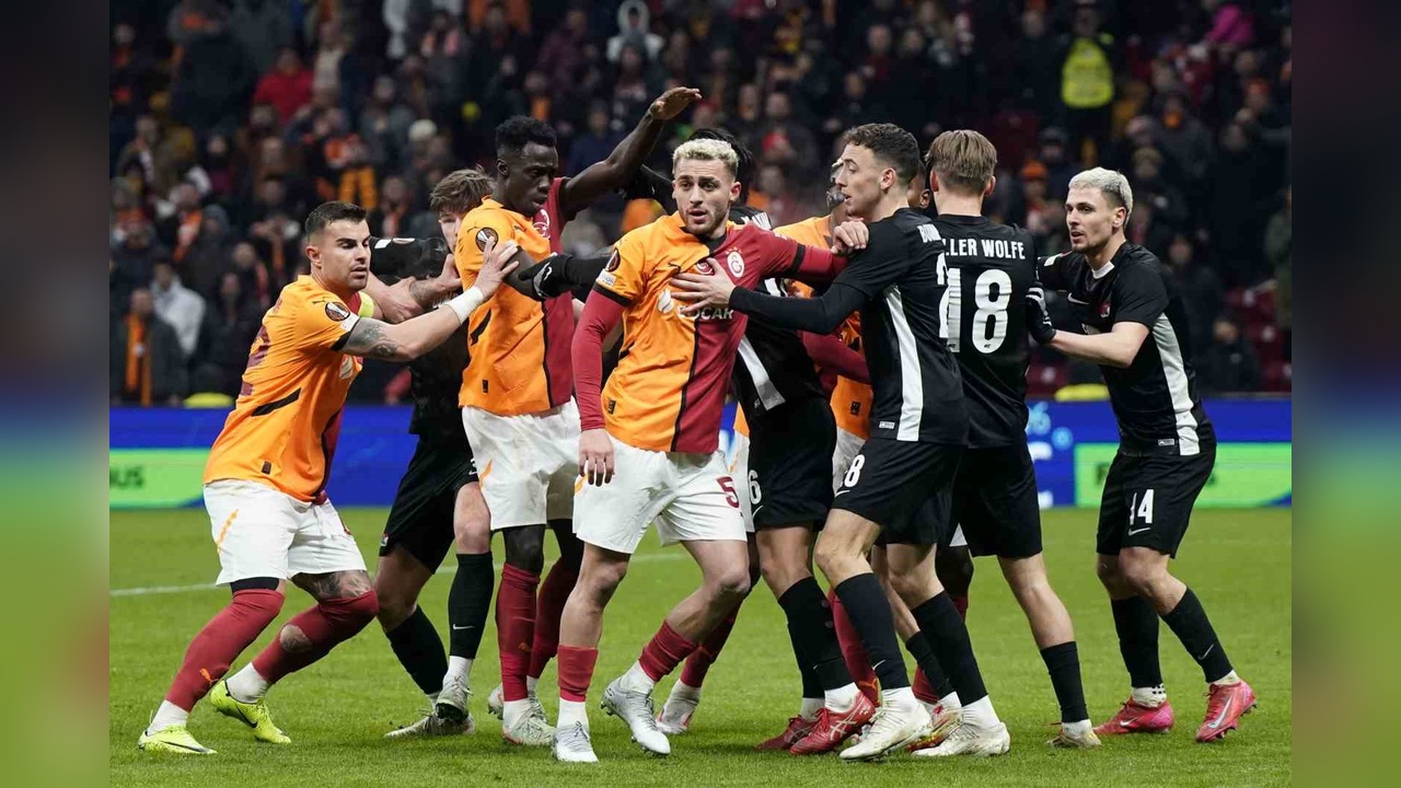 Galatasaray, UEFA Avrupa Ligi'nde İlk Yarıda AZ Alkmaar'a Yenik Durumda