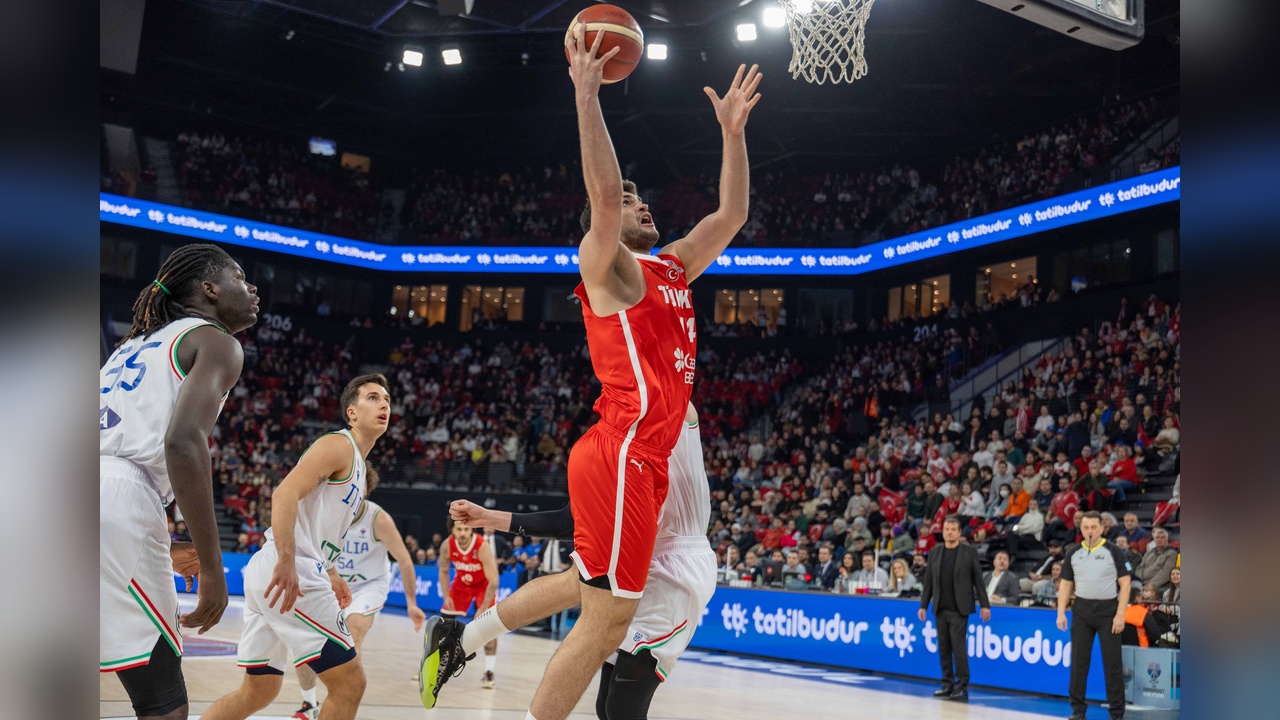 İtalya, Türkiye'yi Basketbol Maçında Geçti