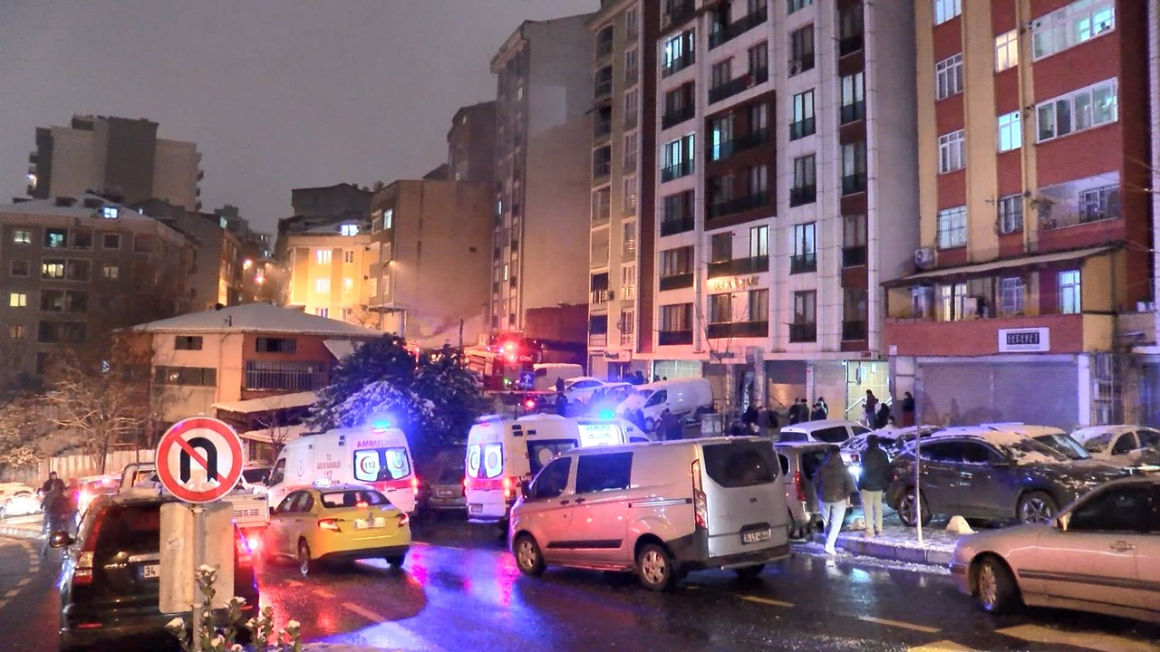 Kağıthane'de Ev Yangını Paniğe Neden Oldu