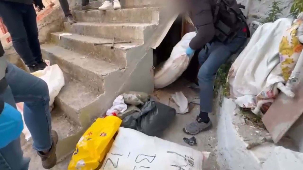 İzmir'de Uyuşturucu Operasyonu: 102 Kilo Bonzai Yakalandı
