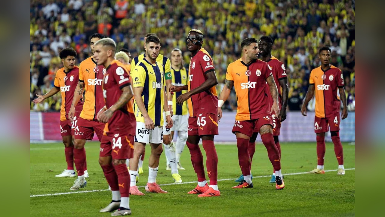 Galatasaray ve Fenerbahçe, Tarihi Derbide Karşı Karşıya Geldi