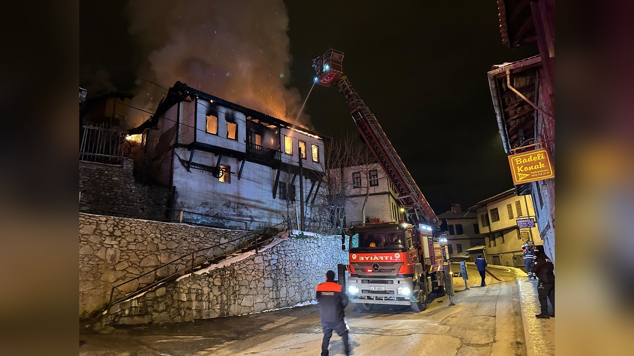 Safranbolu'daki Tarihi Konakta Yangın: 5 Kişi Dumandan Etkilendi