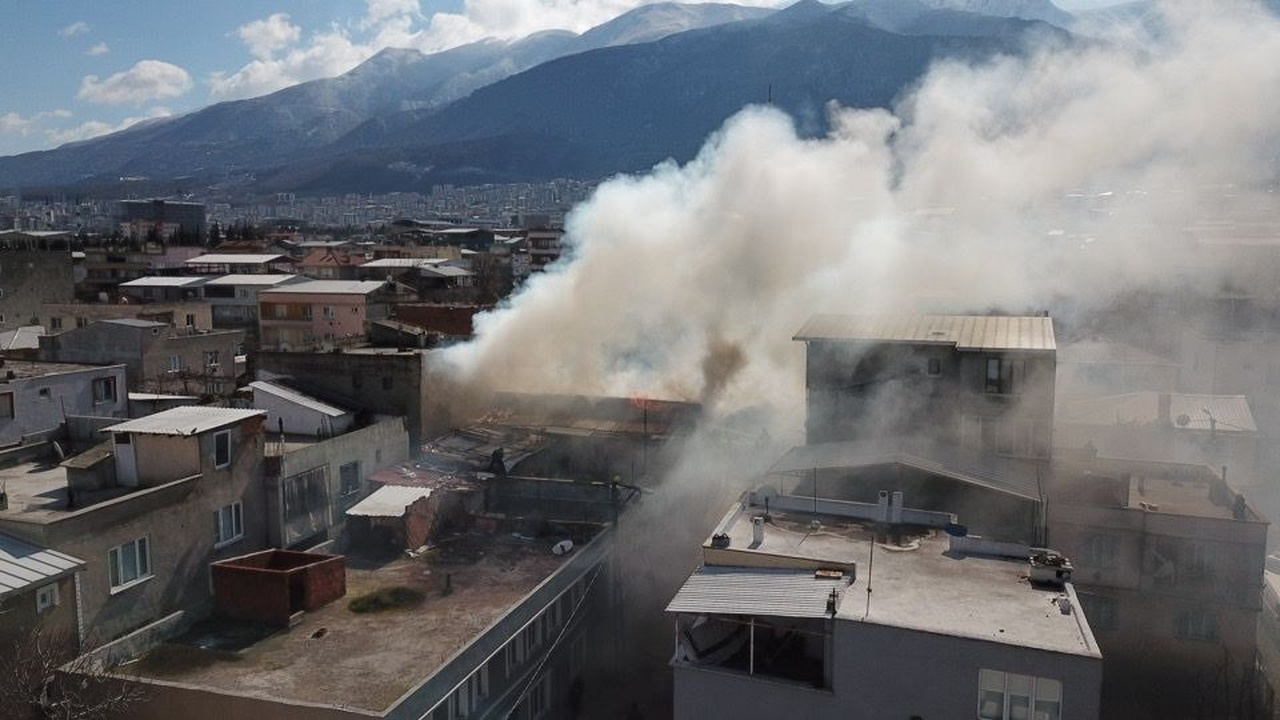 Teras Kattaki Dairede Yangın: Kullanılamaz Hale Geldi