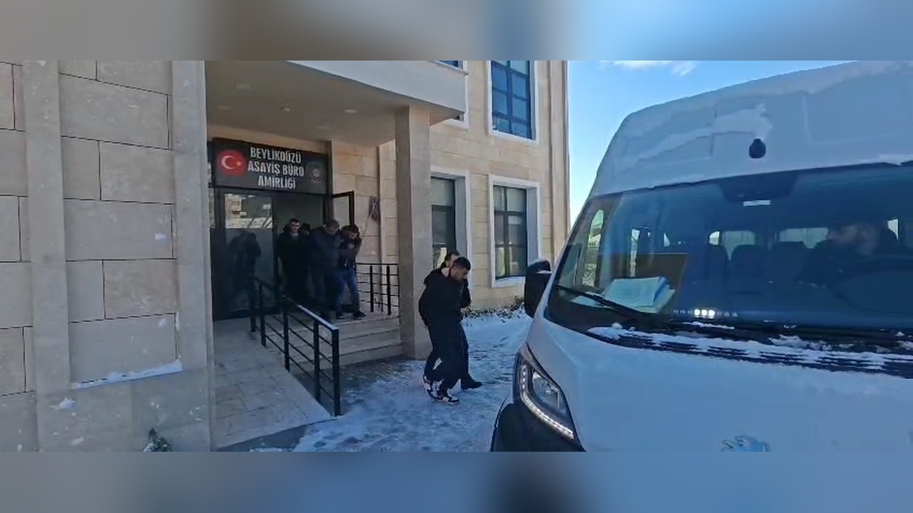 Beylikdüzü'nde Cinayet Şüphelileri Adliyeye Sevk Edildi