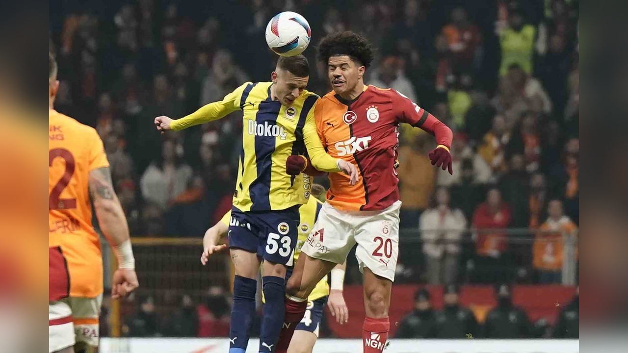 Galatasaray ve Fenerbahçe, İlk Yarıda Beraberlikte Kaldı