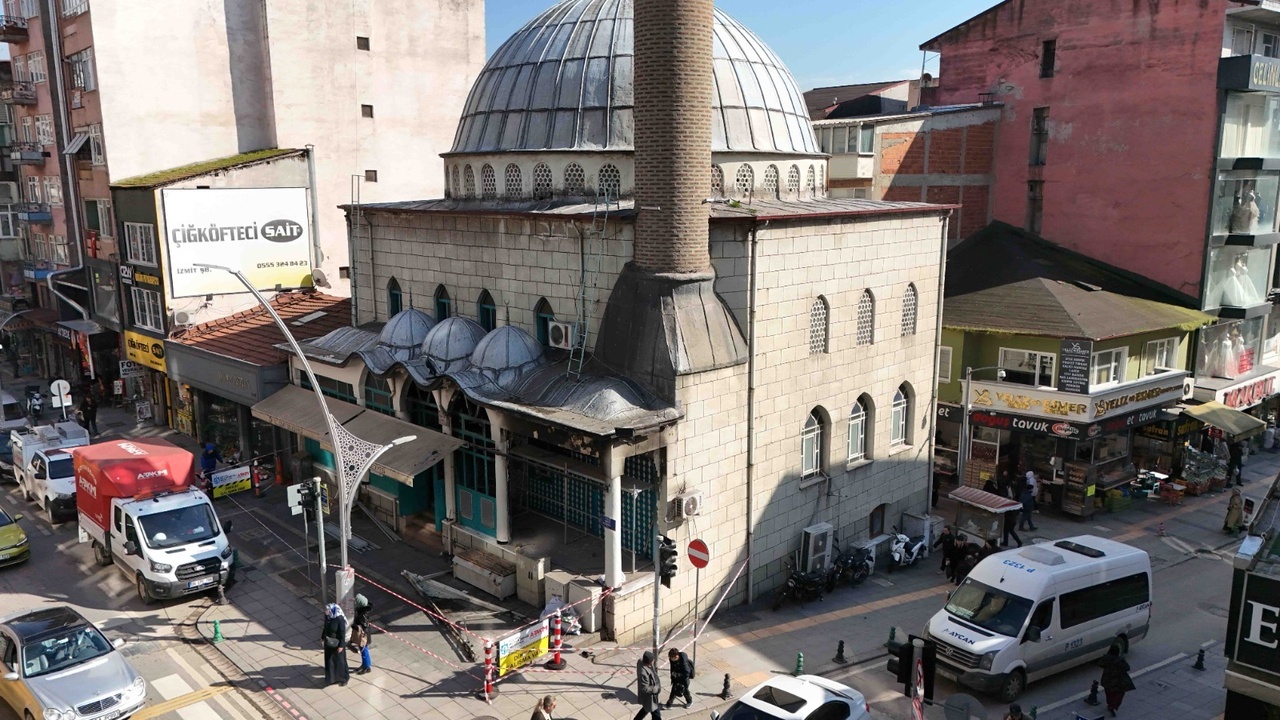 Cami Yangını Maddi Hasara Yol Açtı