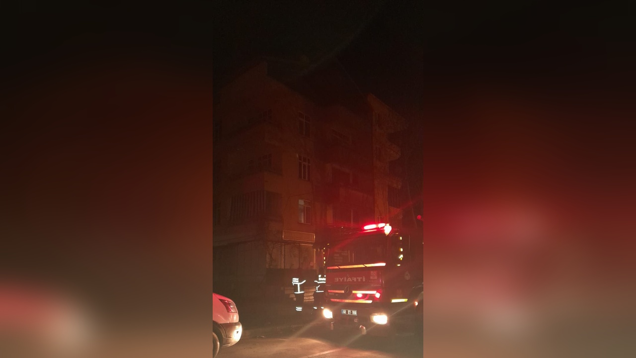 Polis, Yangında Mahsur Kalan Vatandaşı Kurtardı