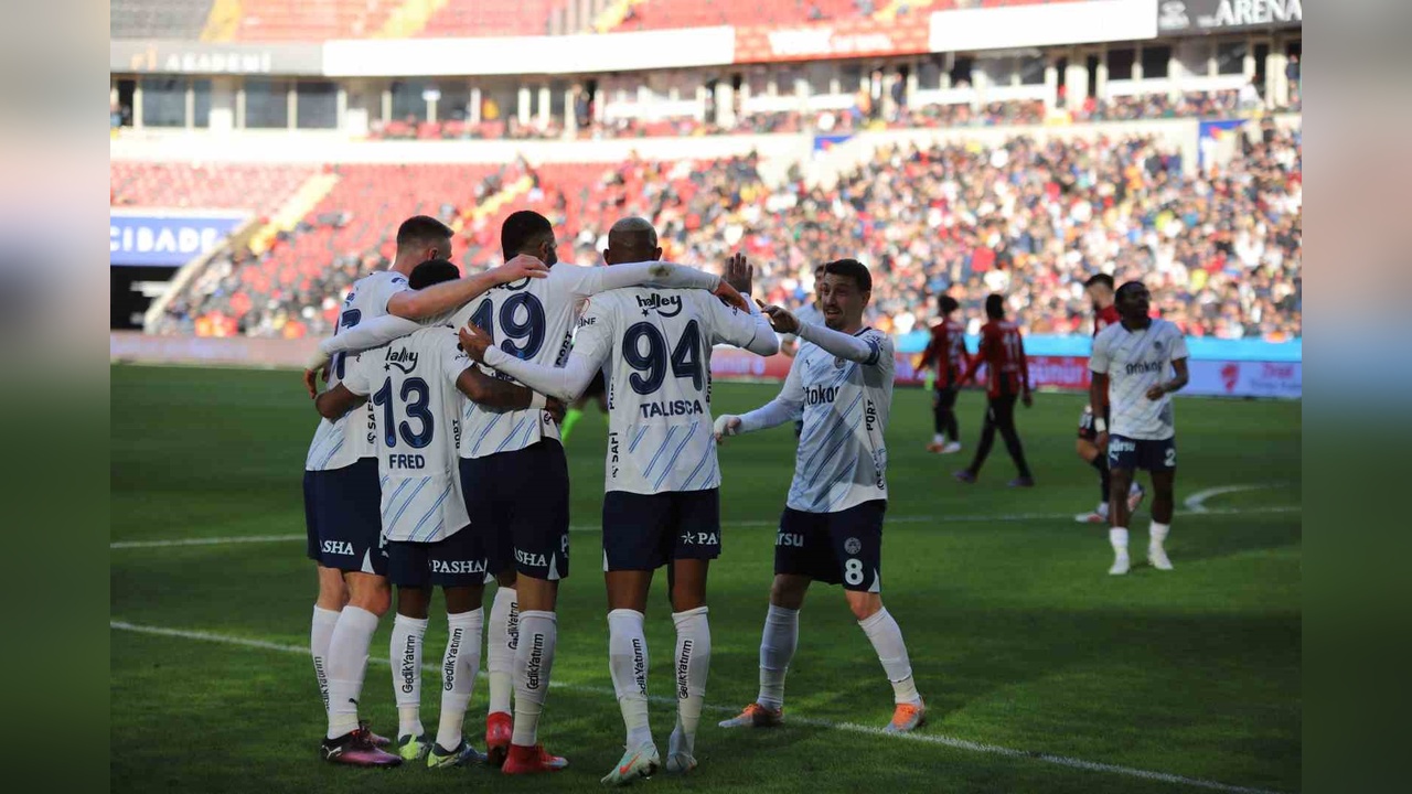 Fenerbahçe, Gaziantep FK Karşısında İlk Yarıda Üstünlük Sağladı