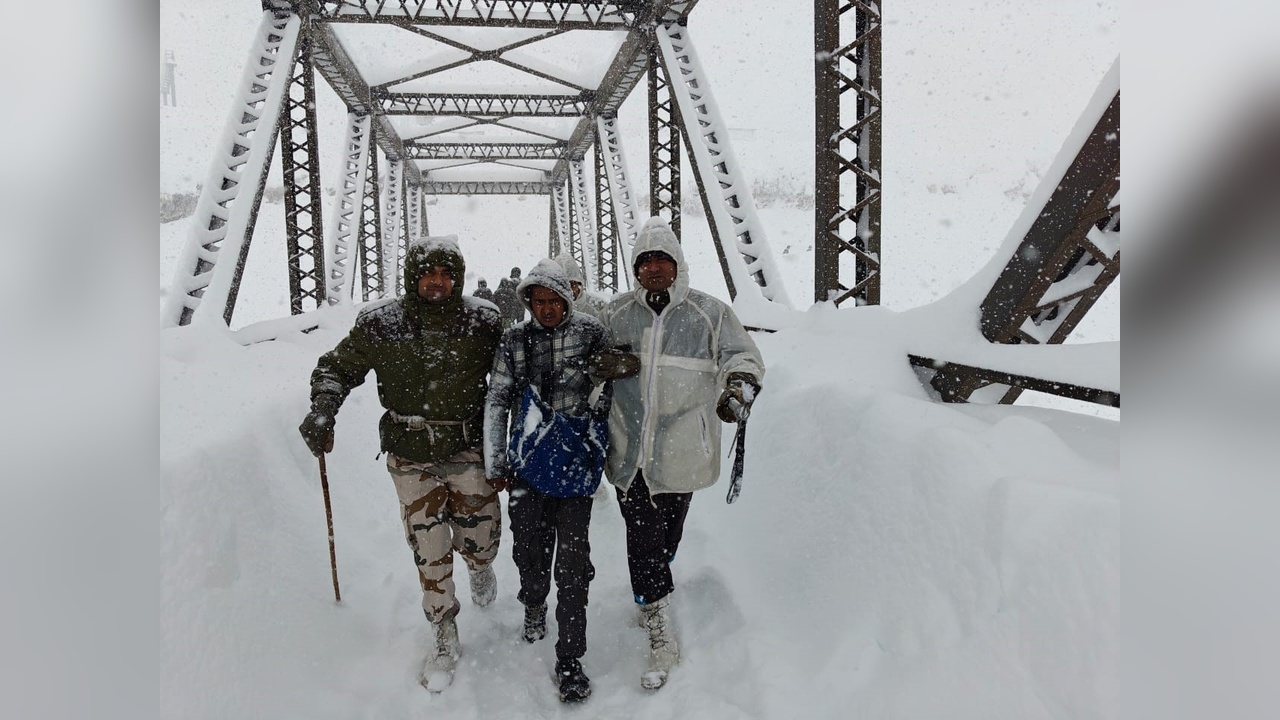 Hindistan'da Çığ Faciası: 41 Kişi Mahsur Kaldı