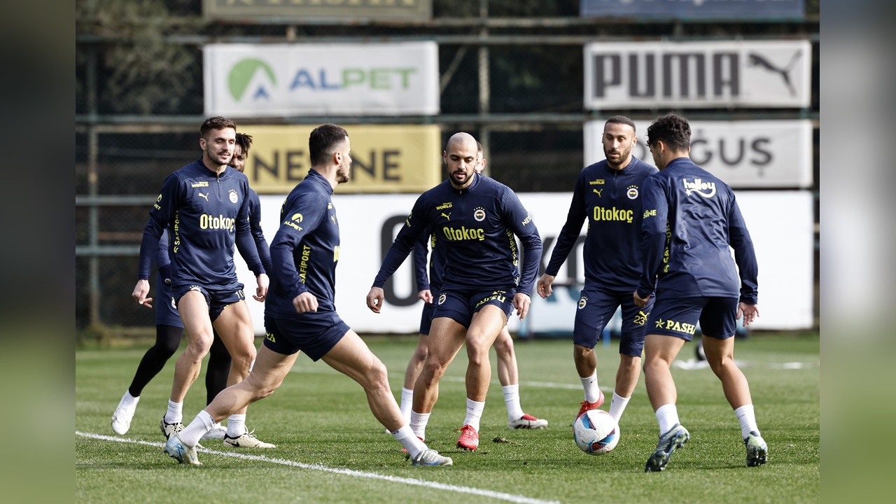Fenerbahçe, Antalyaspor Maçına Hazırlanıyor
