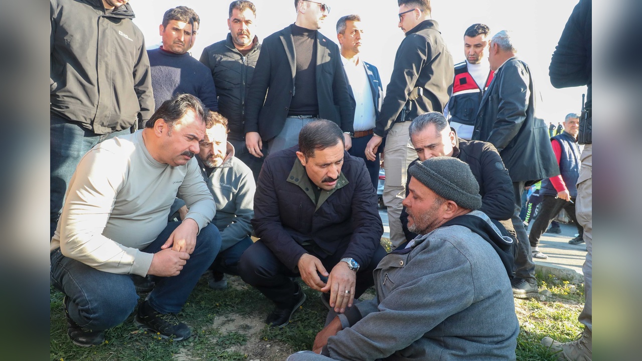Hatay'da Minibüs ve TIR Çarpışması: 6 Kişi Hayatını Kaybetti
