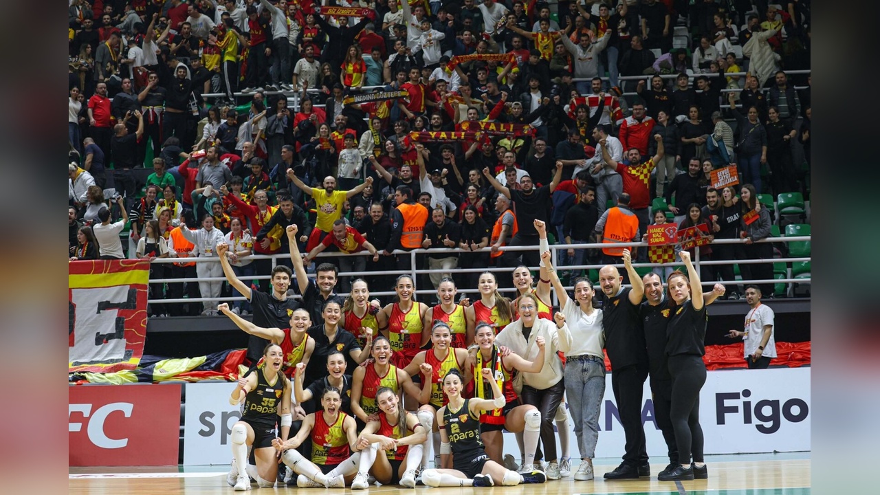 Göztepe ve Karşıyaka, Voleybol Finallerine Yükseldi