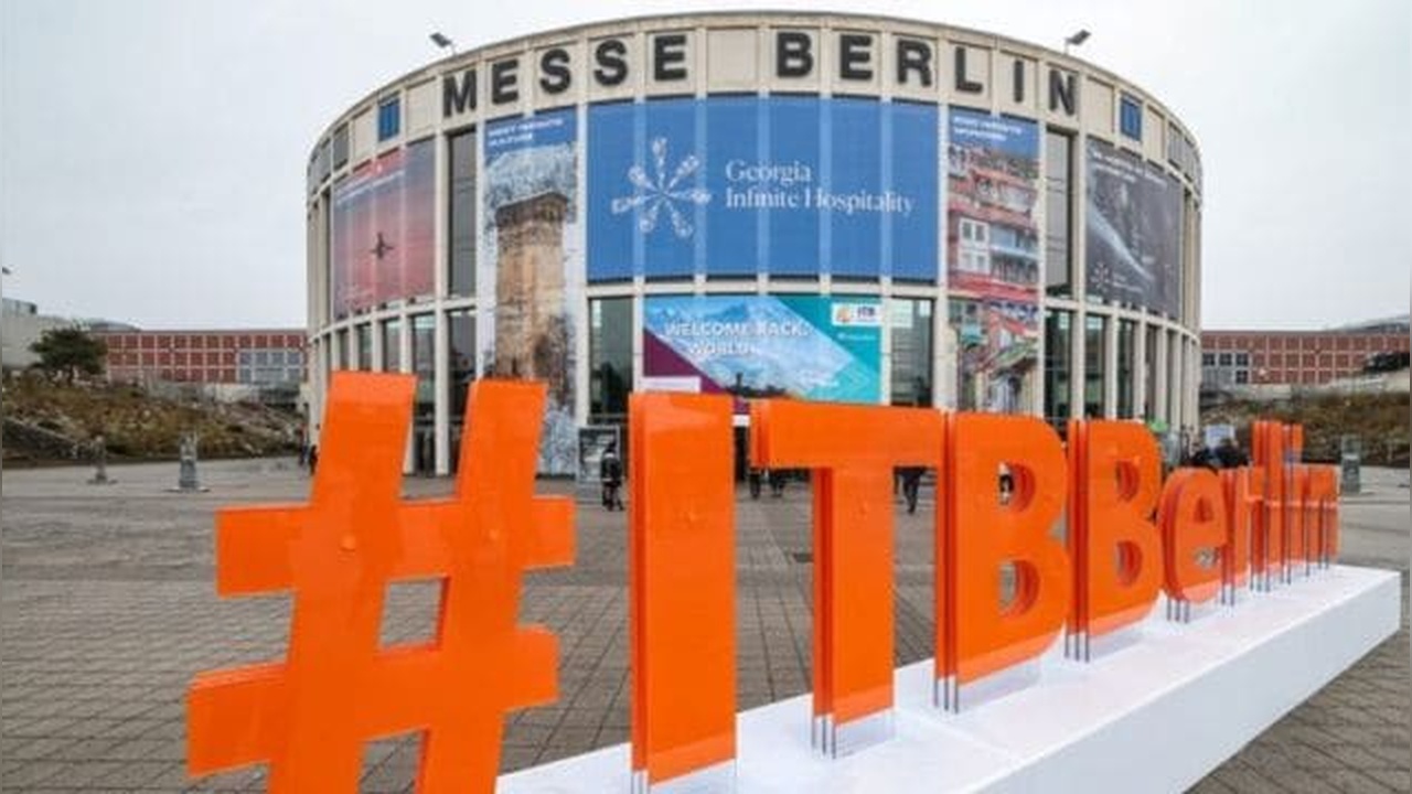 Bakan Ersoy, Berlin'de Uluslararası Turizm Fuarı'nda Türkiye'yi Tanıttı
