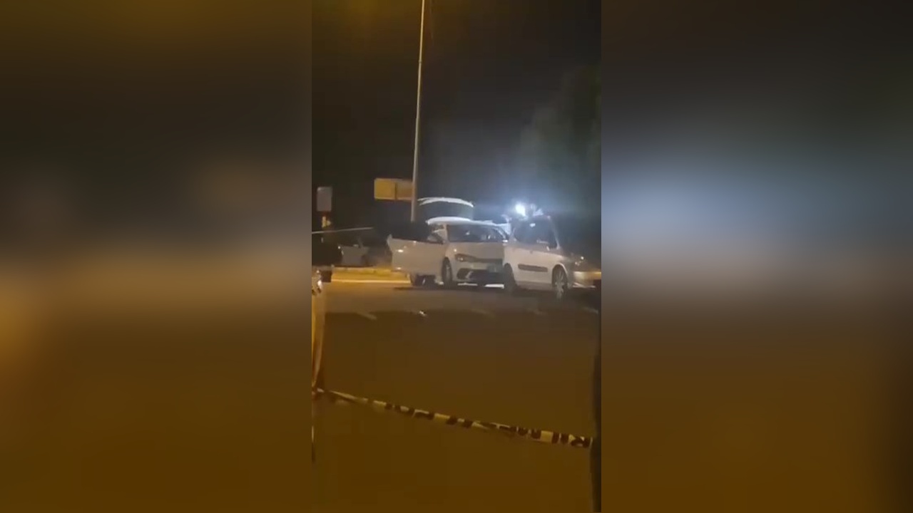Küçükçekmece'de Araçta Cephanelik Bulundu, 4 Şüpheli Gözaltına Alındı