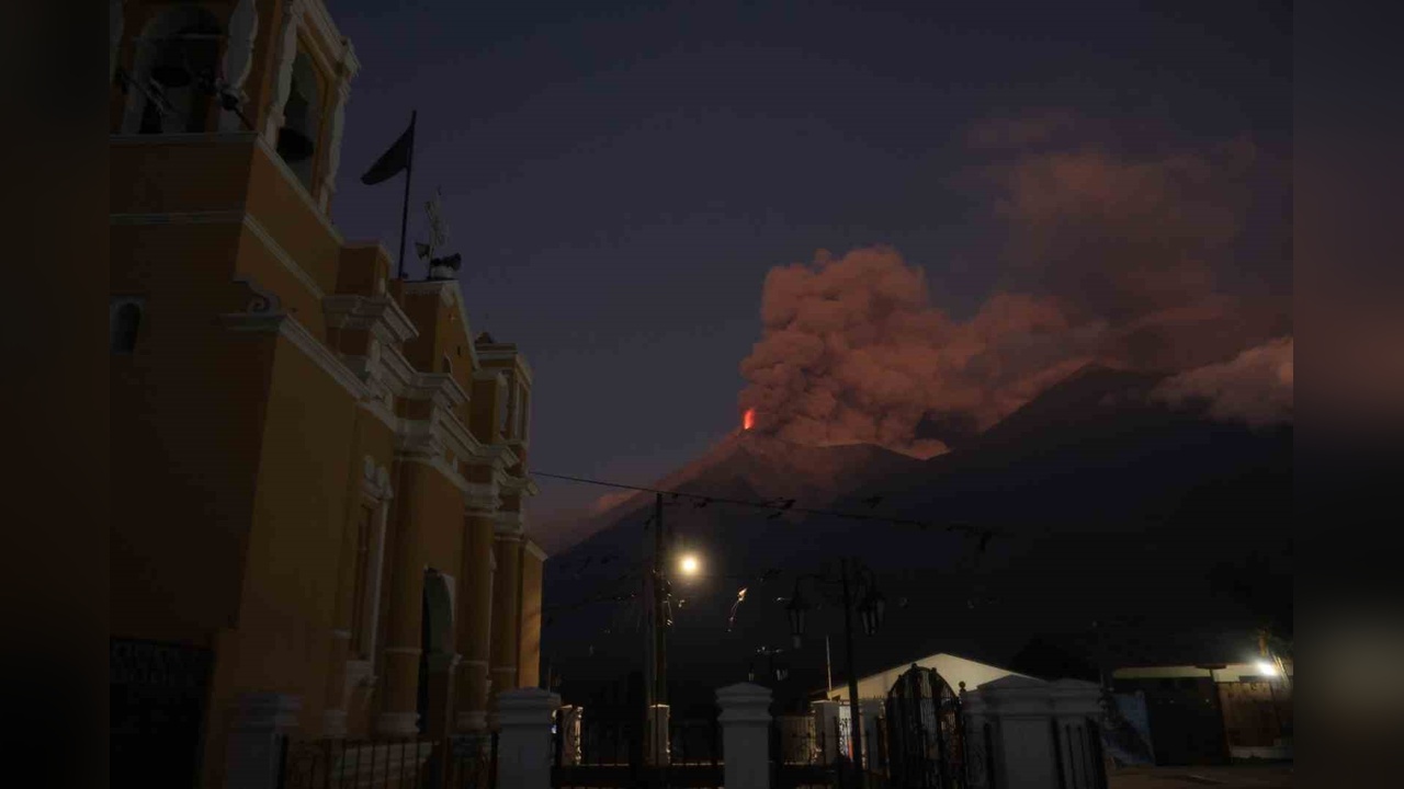 Fuego Yanardağı'nda Patlama: Guatemala'da Endişe Verici Gelişme