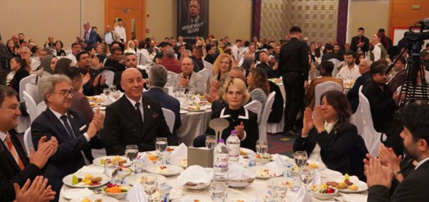 Antalya Zafer Partisi iftarı miting gibi