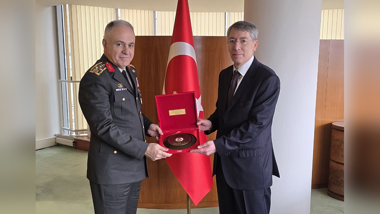 Orgeneral Gürak, Paris'te Savunma ve Güvenlik Forumu'nda
