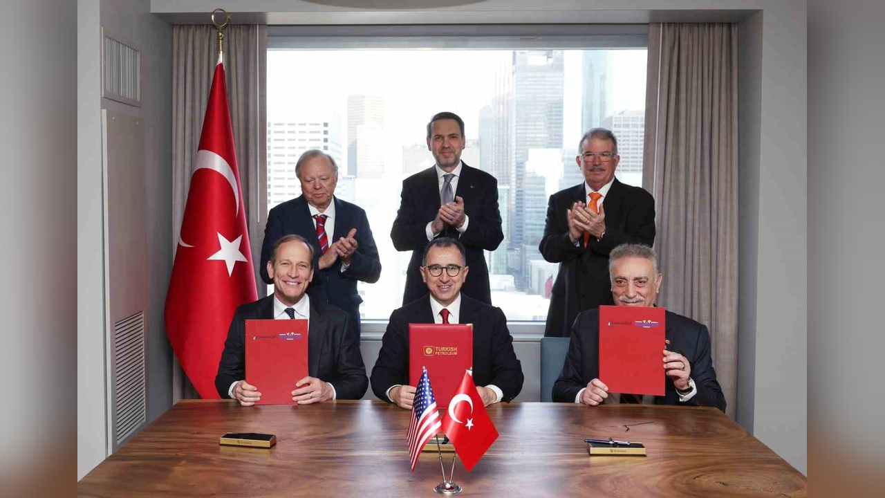 Bakan Bayraktar, CERAWeek 2025'te Enerji Politikalarını Tanıttı
