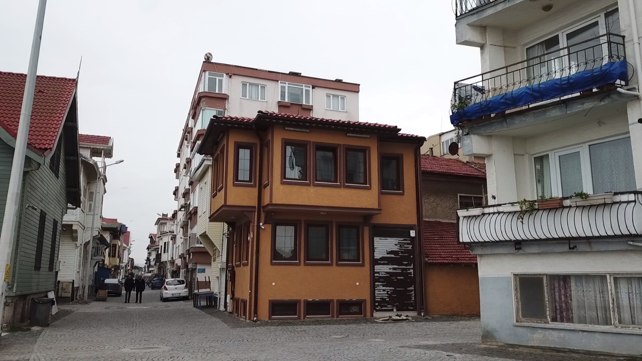 Giritli Mahallesi'nde 18. Yüzyıl İtalyan Mimarisi Yaşatılıyor
