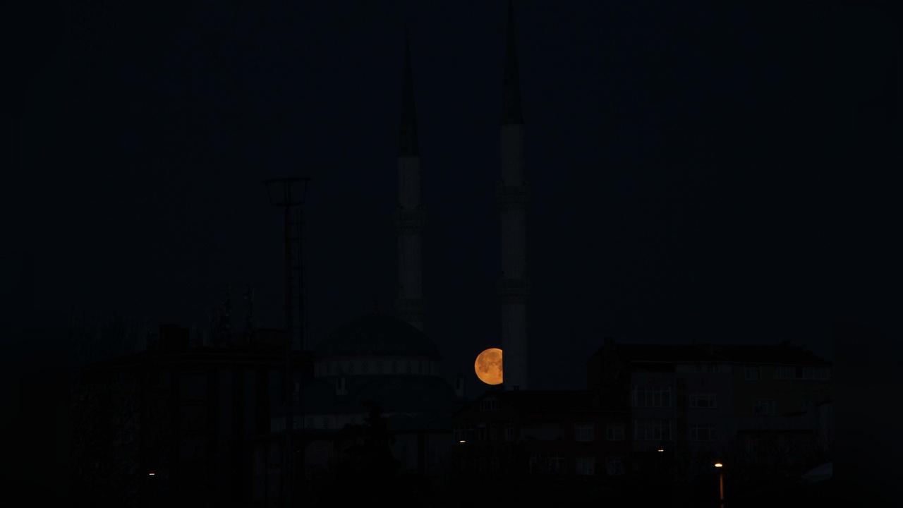İstanbul'da Kanlı Ay Tutulması Görüntülendi