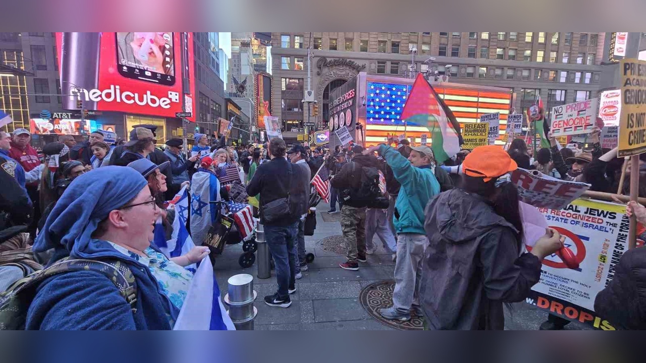 New York'ta Filistin Destekçileri Büyük Bir Gösteri Düzenledi