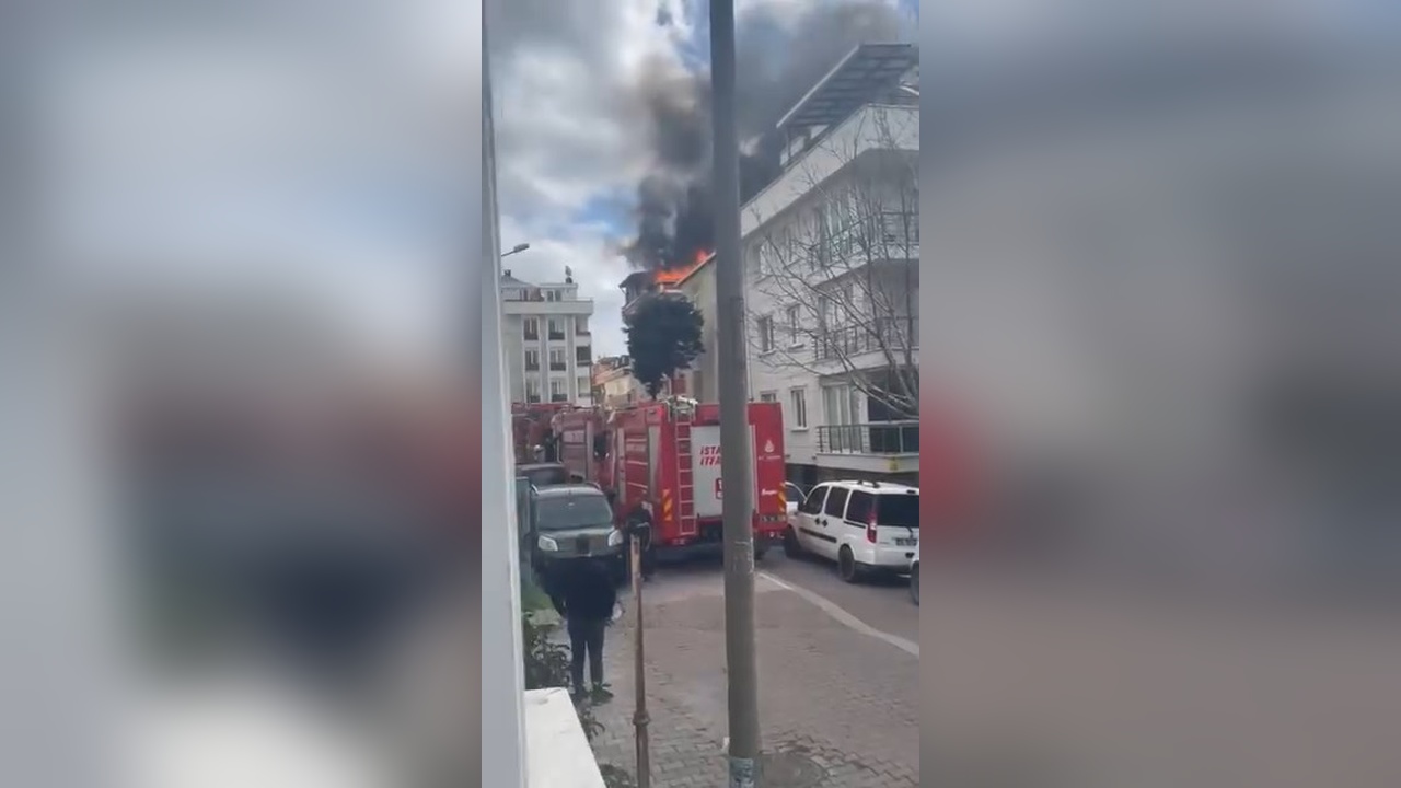 Avcılar'da Çatı Katında Yangın Paniği