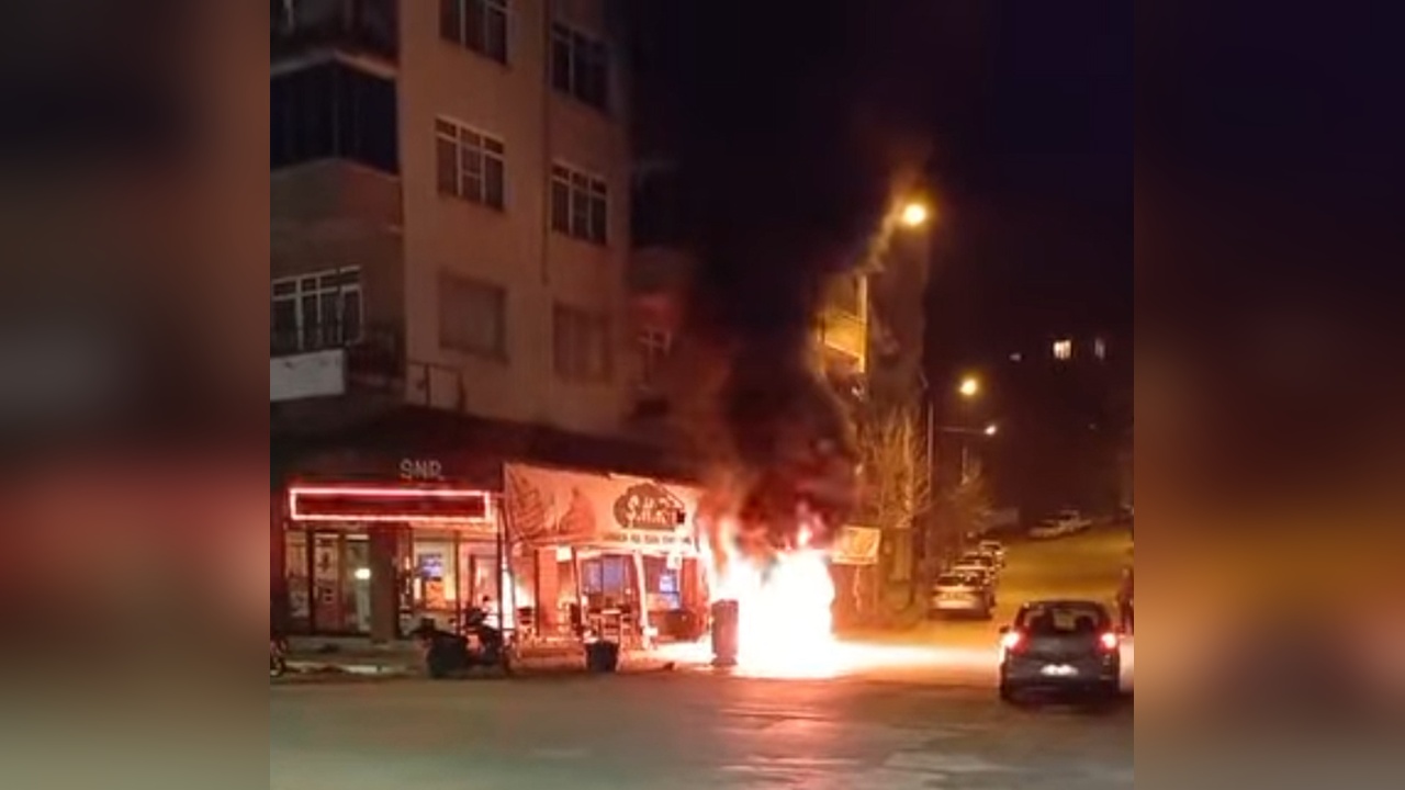 Edirne'de Elektrikli Motosiklet Yangını Kameralara Yansıdı