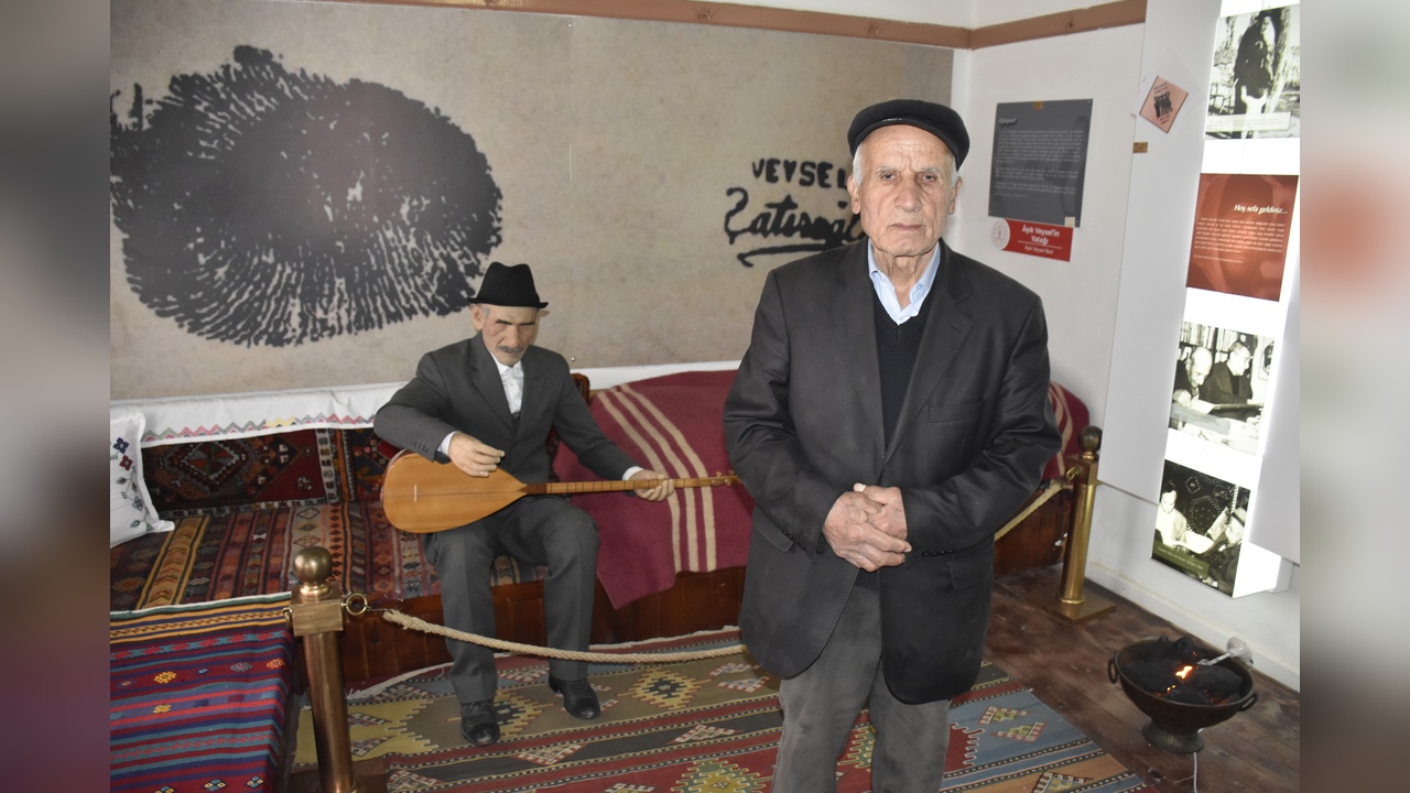 Aşık Veysel'in Bilinmeyen Yönleri Müze Görevlisi Tarafından Anlatıldı
