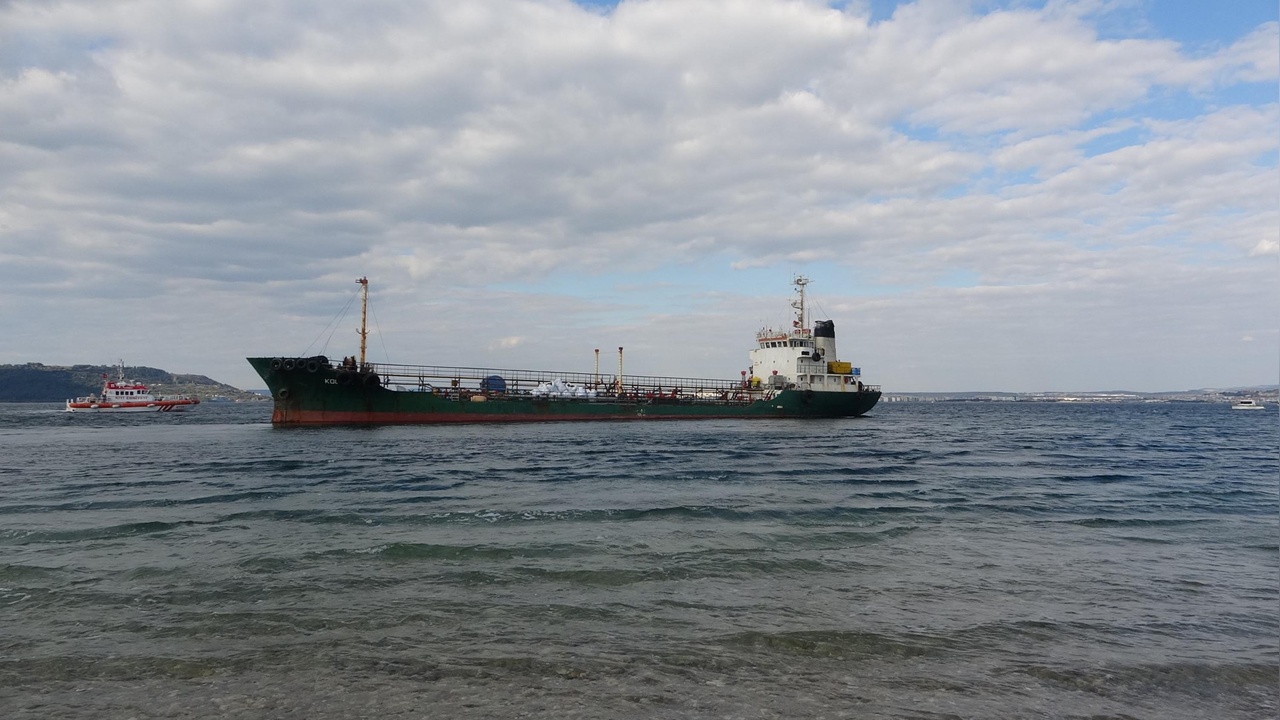 Çanakkale Boğazı'nda Sürüklenen Tanker Karaya Oturdu