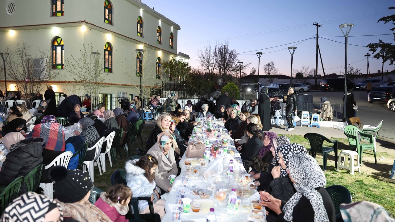 Gümülcine'de Geleneksel Gönül Sofrası Etkinliği Düzenlendi