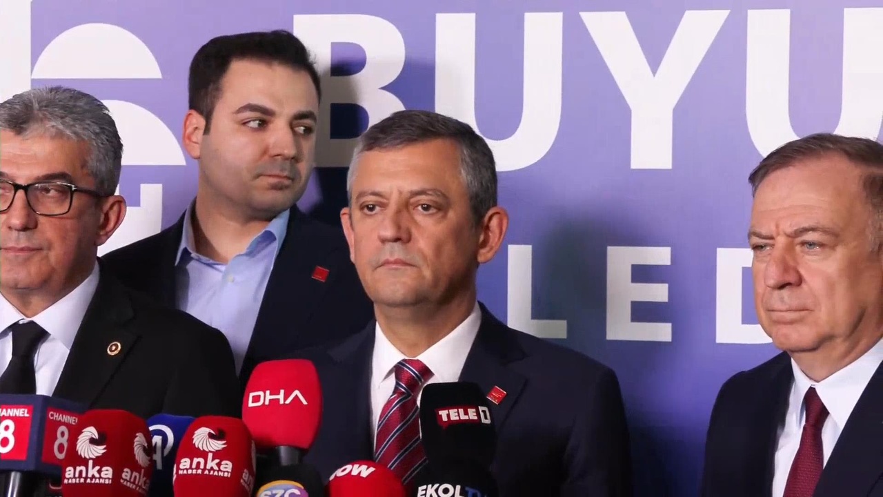 CHP Genel Başkanı Özel, Olağanüstü Kurultay Çağrısı Yaptı