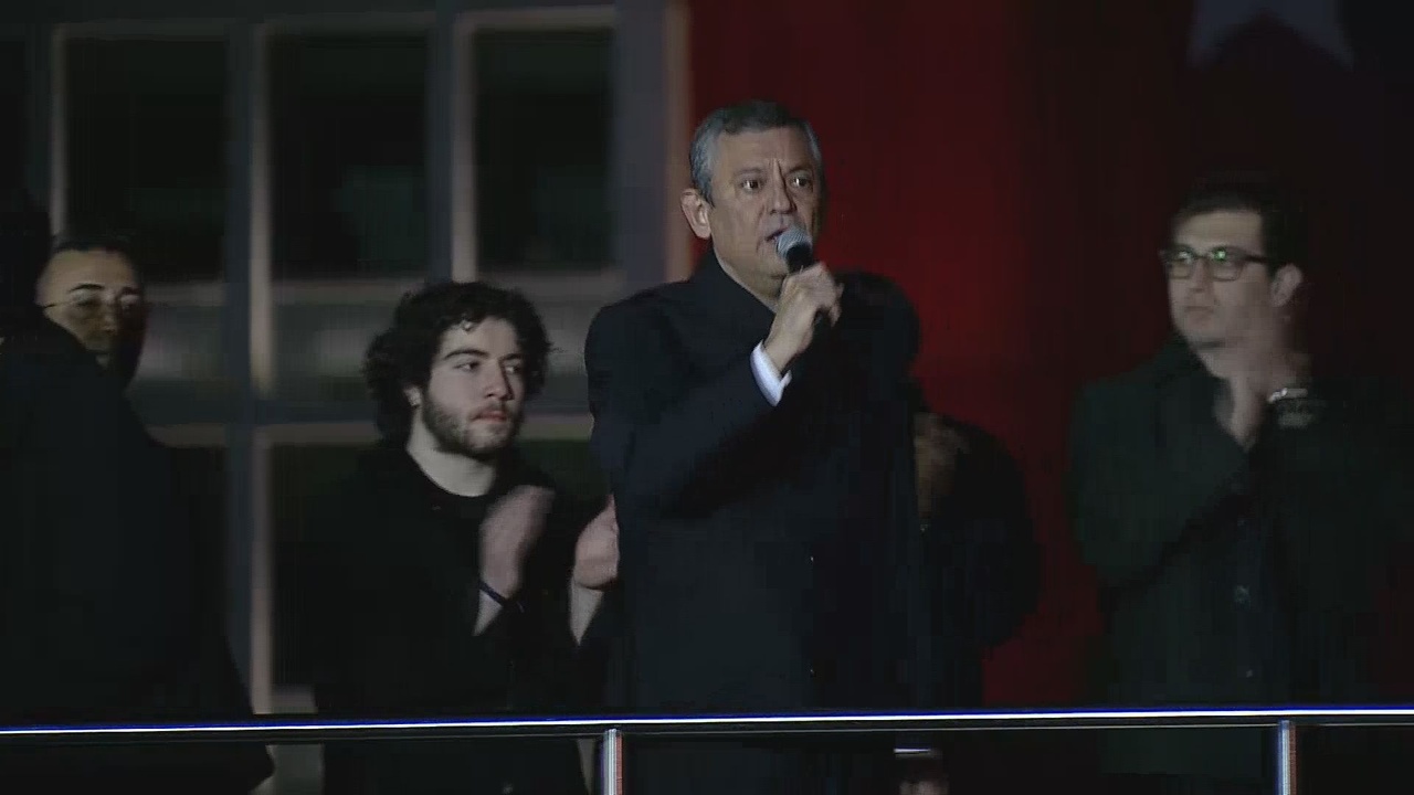 Özgür Özel, Saraçhane'de Vatandaşlara Seslendi