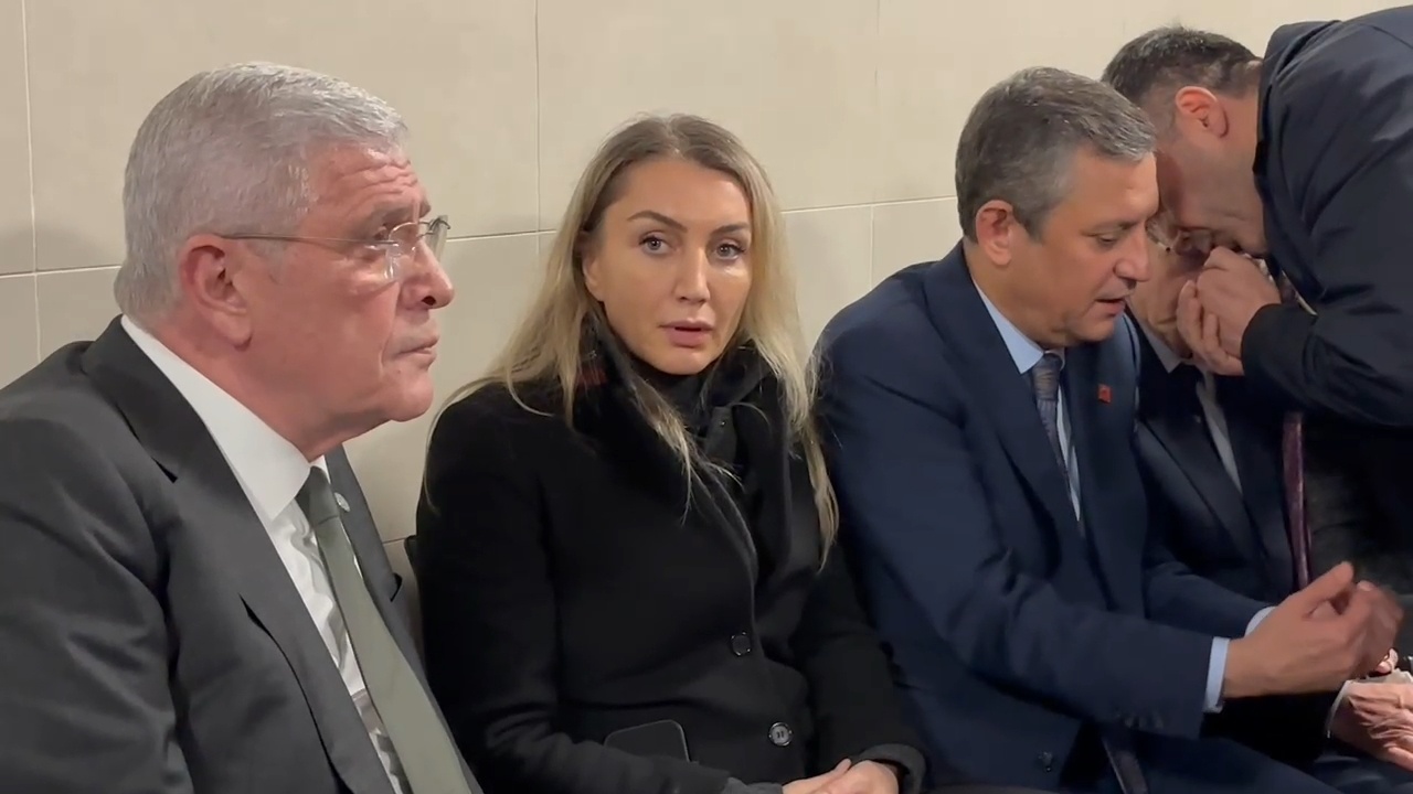 Özgür Özel Adliyeye Giriş Yaptı