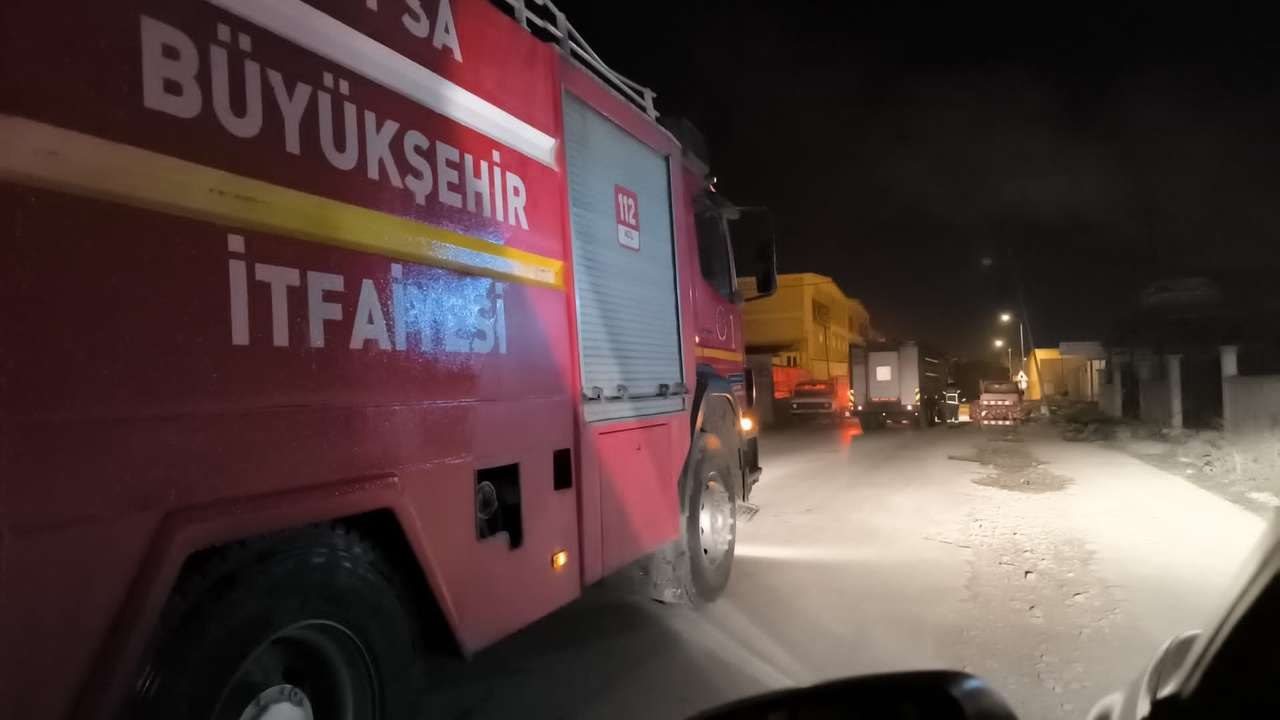 Bursa'daki Geri Dönüşüm Tesisinde Yangın Kontrol Altına Alındı