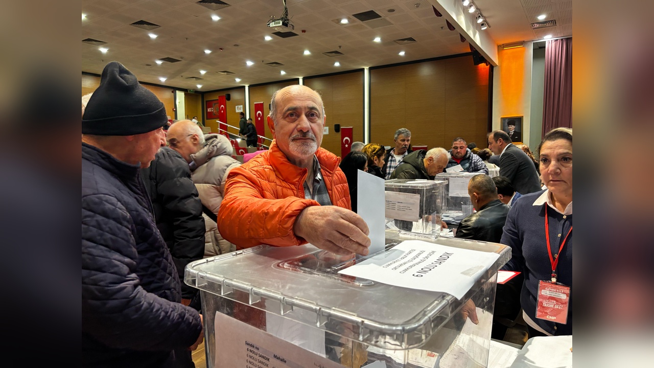 CHP Trabzon'da Cumhurbaşkanı Adayı İçin Oy Kullanıyor