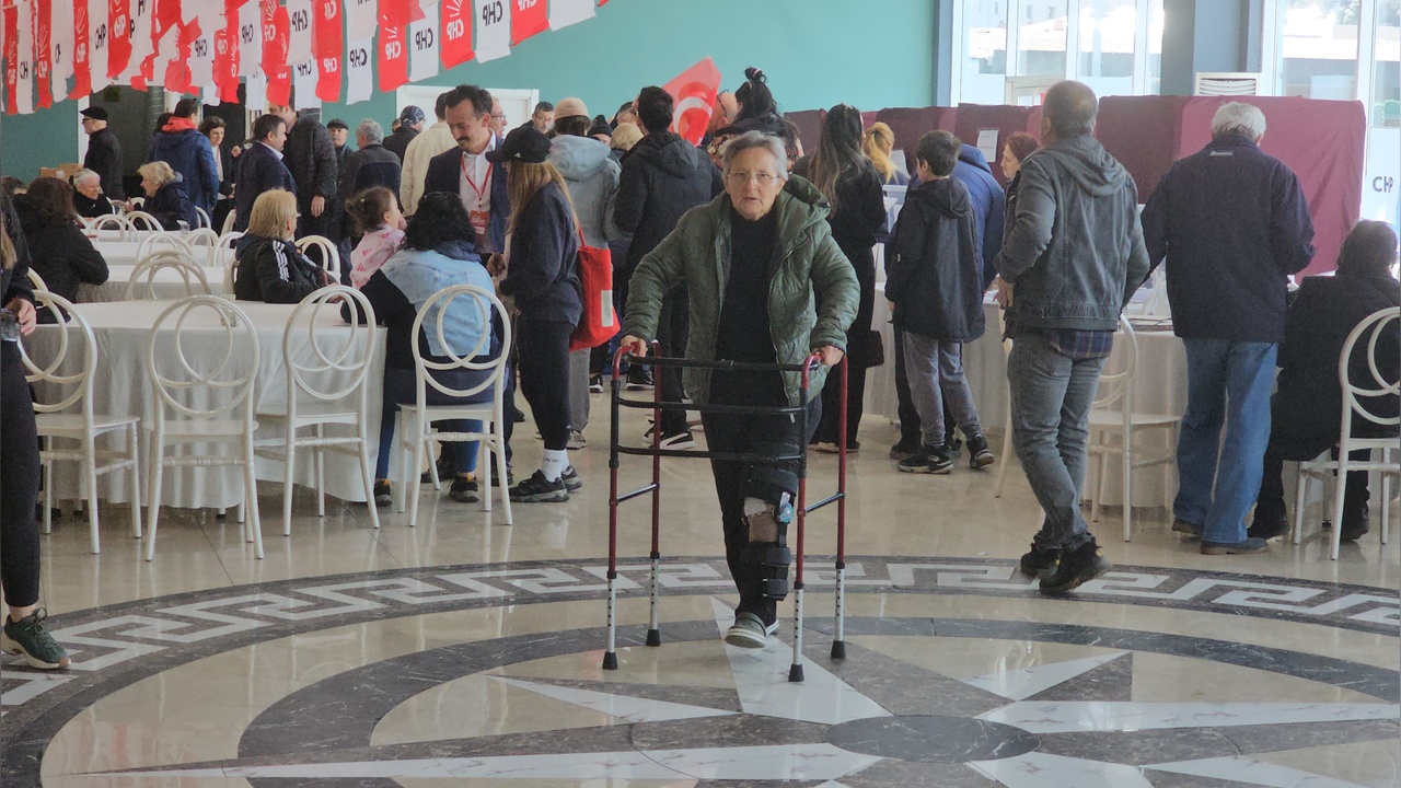 99 Yaşındaki Vatandaş, CHP Ön Seçiminde Oy Kullandı