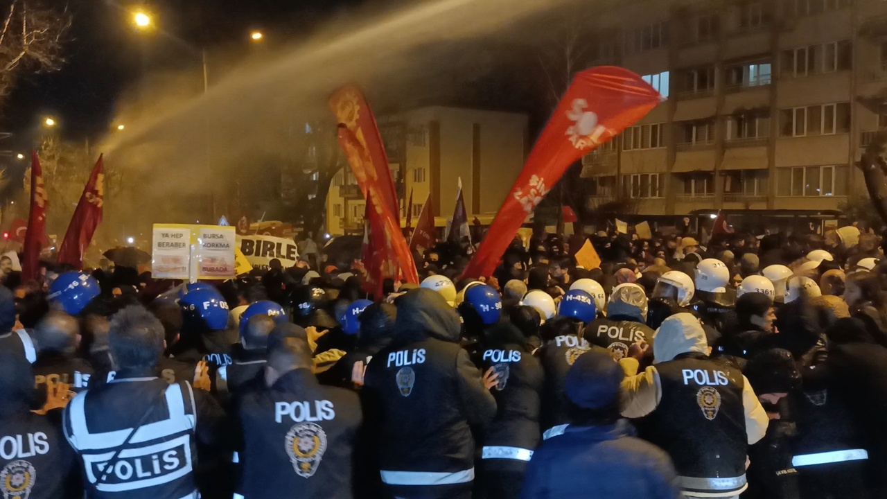 Bursa'da İmamoğlu Tartışması: CHP İl Başkanı Yaralandı, Gözaltılar Gerçekleşti
