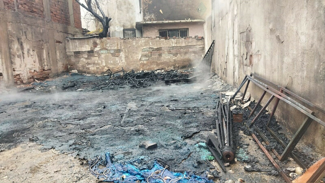 Yangın, Ahşap Paletlerden Evlere Ulaştı