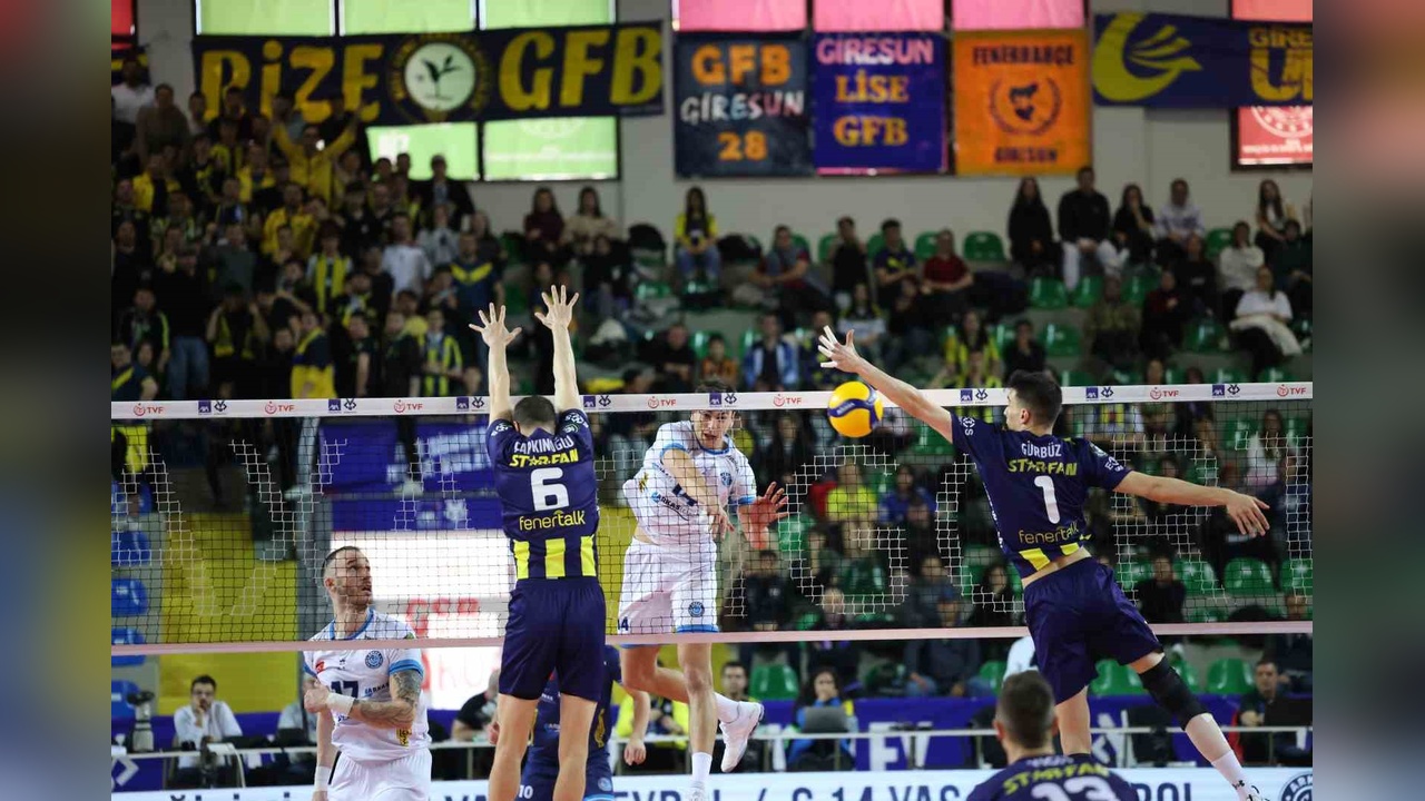 Fenerbahçe, AXA Sigorta Kupa Voley'de Arkas Spor'u Geçti