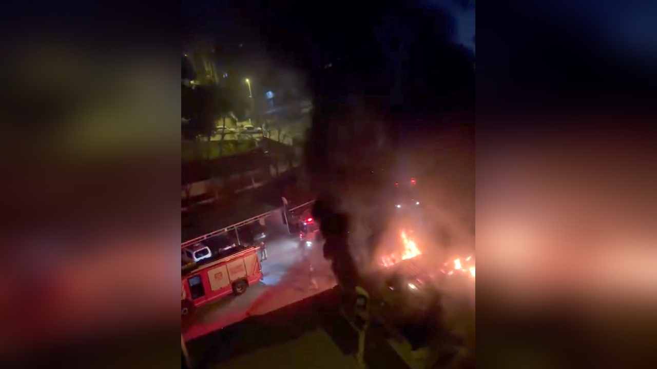 Avcılar'daki Oto Lastikçi Yangını İtfaiye Ekiplerini Harekete Geçirdi