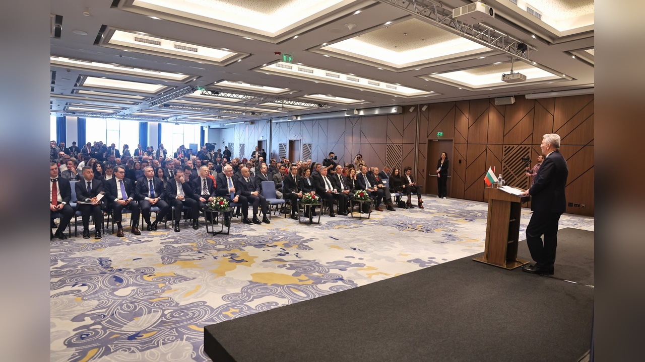 Bakan Bolat, Bulgaristan'da Ekonomik İşbirliklerini Görüştü