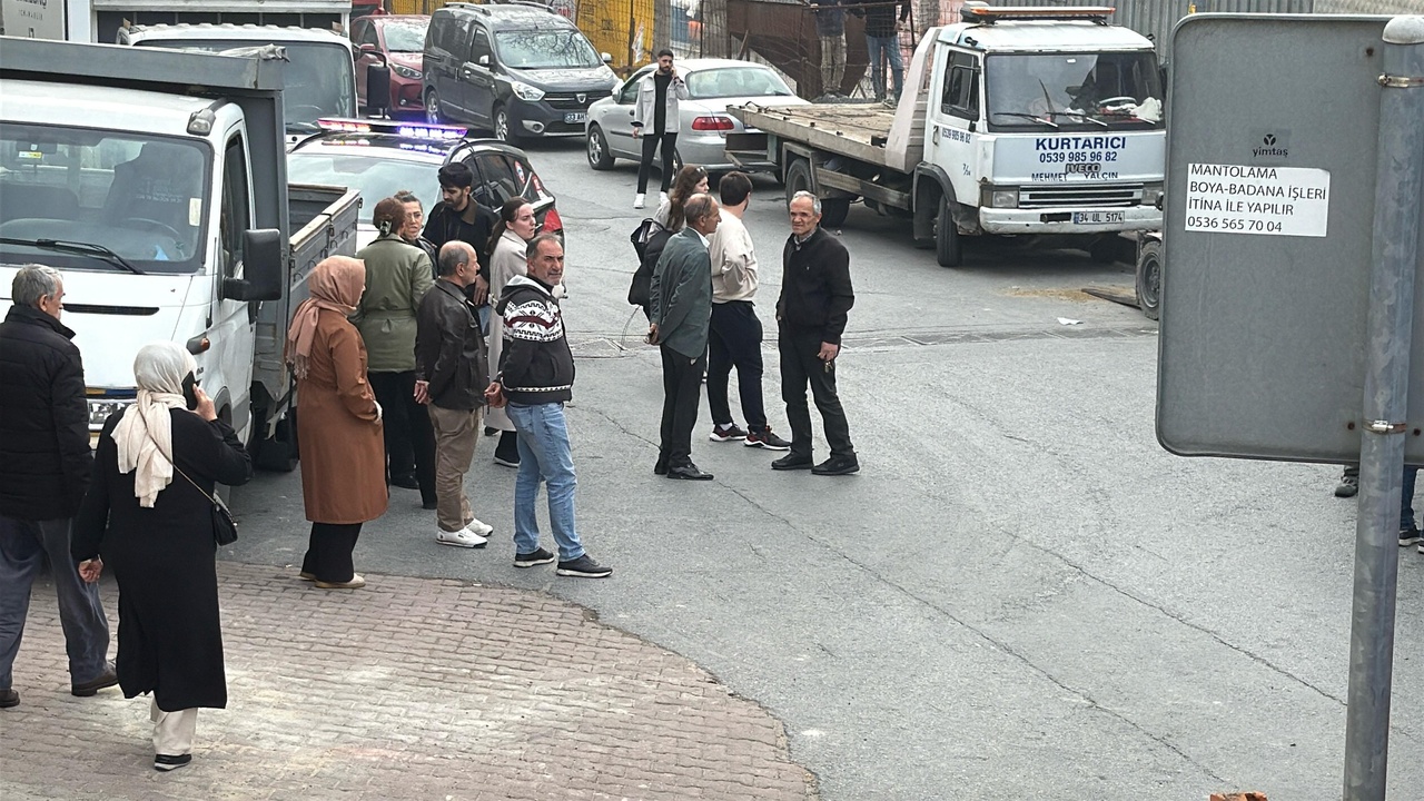 Kağıthane'deki Orman Ürünleri Deposunda Yangın Çıktı